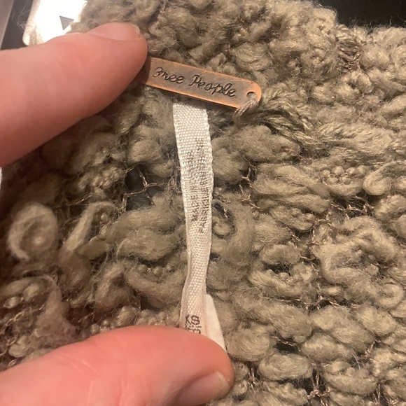 Free People tan sweater with frayed edges, fringe & frayed accents - Size XS - Picture 3 of 4